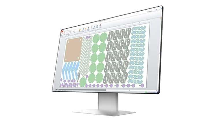 プラズマ切断、ウォータージェット切断、ガス溶断を示すコラージュ